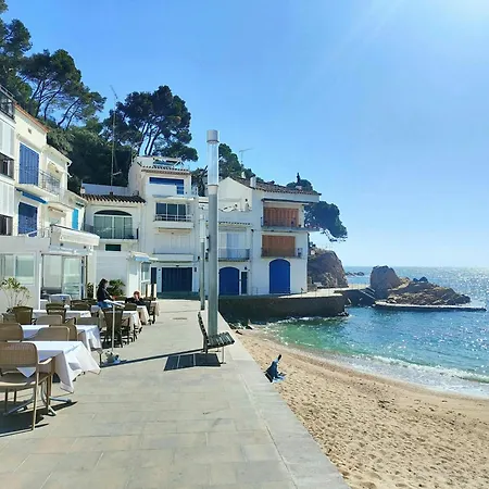T3 - Charming Seaside Escape With Stunning Views