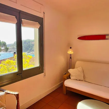 T3 - Charming Seaside Escape With Stunning Views *
