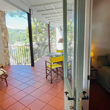 T3 - Charming Seaside Escape With Stunning Views
