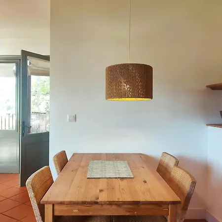 T3 - Charming Seaside Escape With Stunning Views *