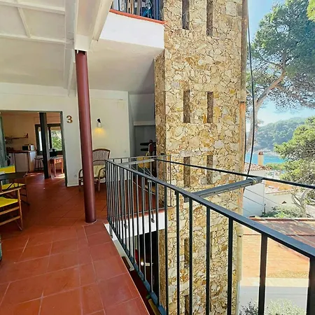 T3 - Charming Seaside Escape With Stunning Views Apartment